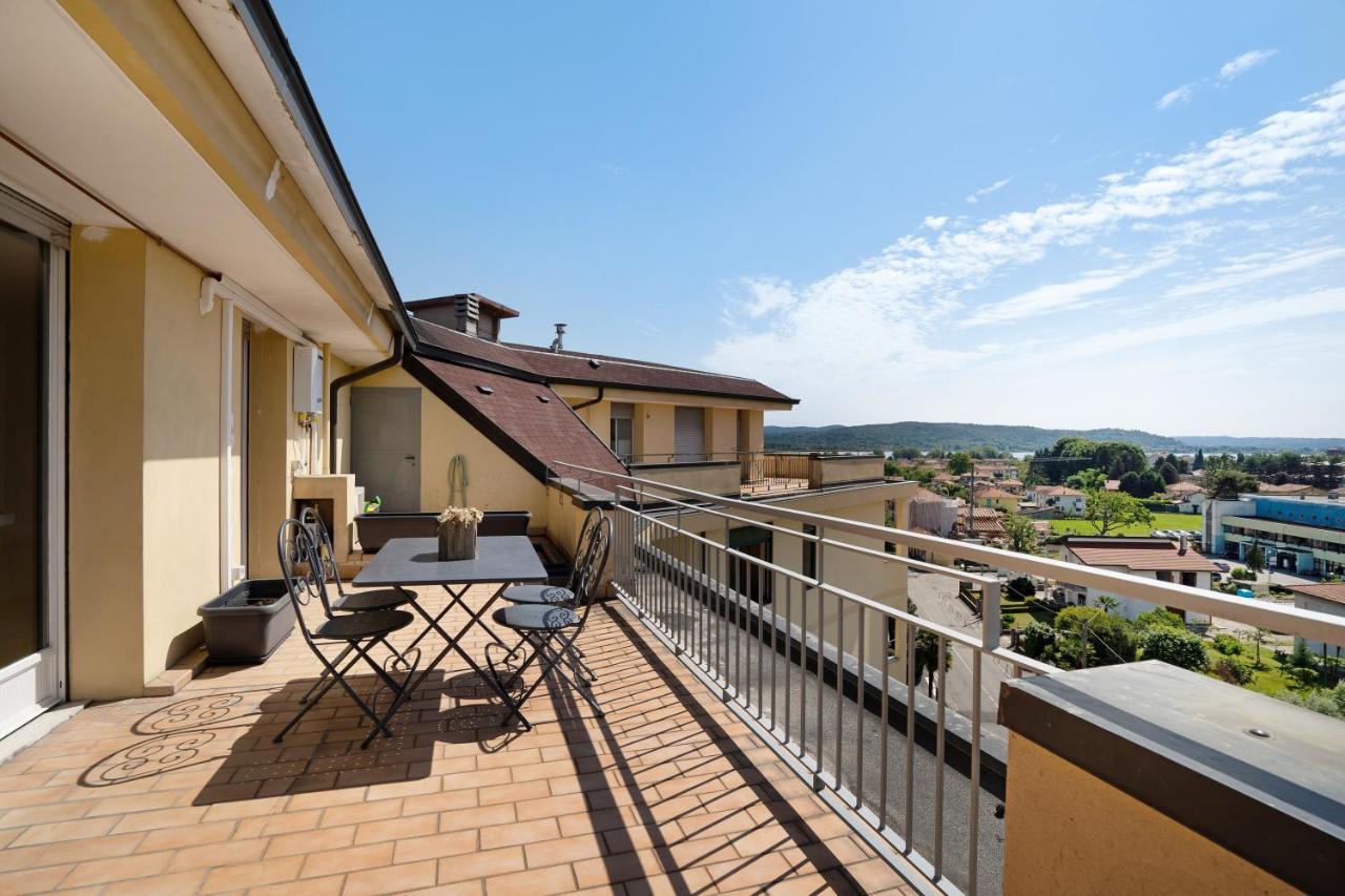 La Casa Del Riccio Apartment Арона Екстериор снимка